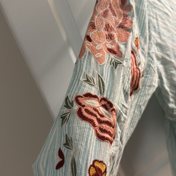 Easel nwt size small - Picture 2 of 3